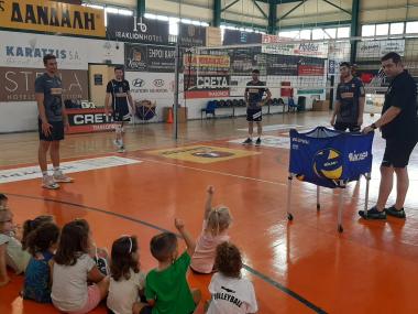 Τα μικρά παιδιά επισκέφθηκαν την προπόνηση του ΟΦΗ και έμαθαν τα μυστικά του βόλει (ΦΩΤΟΓΡΑΦΙΕΣ)